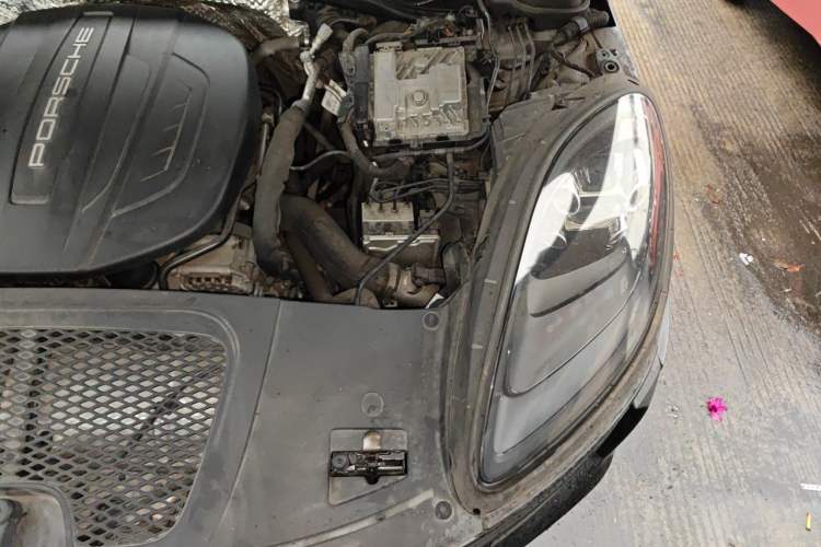 Used Porsche Macan 2020 Macan 2.0T Engine Bay Left