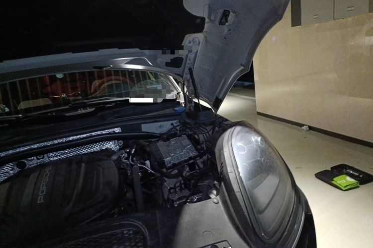 Used Porsche Macan 2020 Macan 2.0T Engine Bay Left