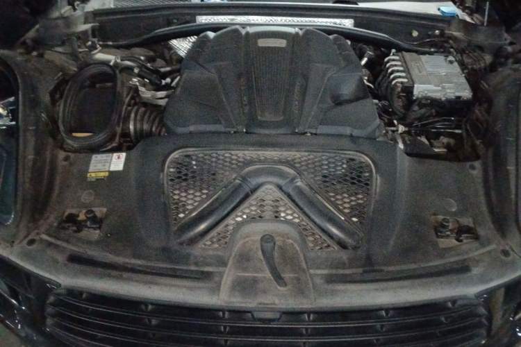 Used Porsche Macan 2020 Macan S 3.0T Engine Bay