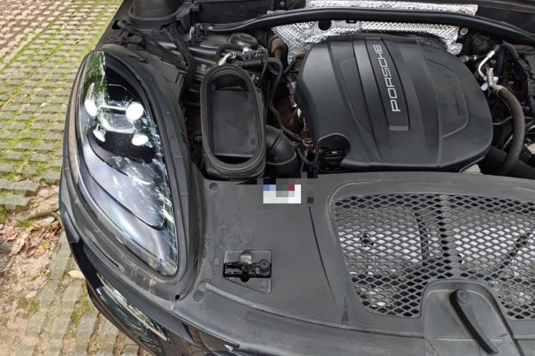 Used Porsche Macan 2020 Macan 2.0T Engine Bay Right