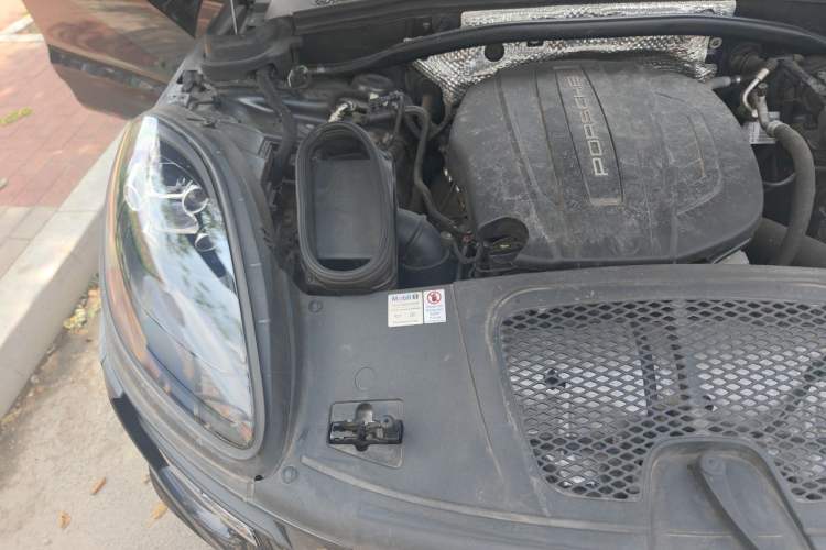 Used Porsche Macan 2020 Macan 2.0T Engine Bay Right