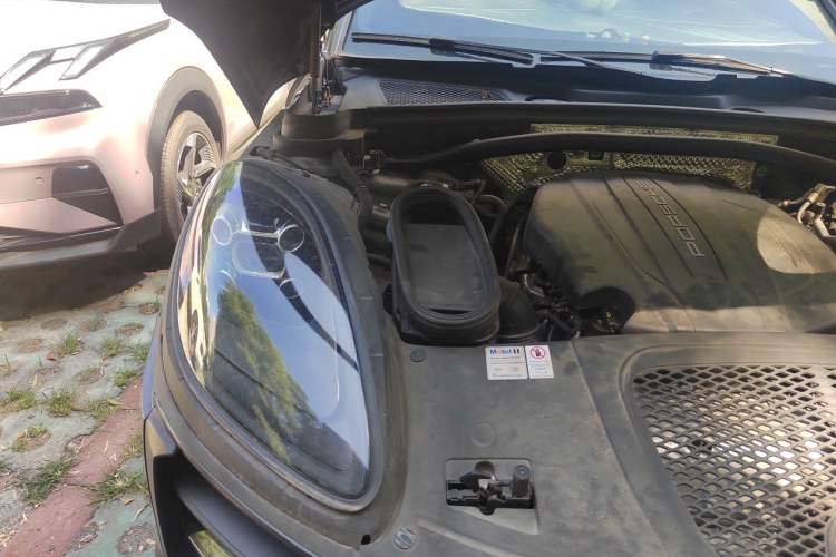 Used Porsche Macan 2020 Macan 2.0T Engine Bay Right