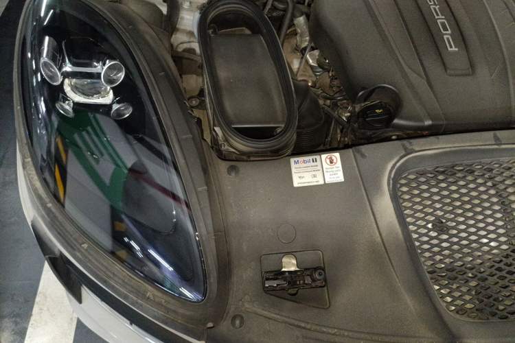 Used Porsche Macan 2020 Macan 2.0T Engine Bay Right