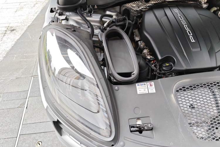 Used Porsche Macan 2020 Macan 2.0T Engine Bay Right