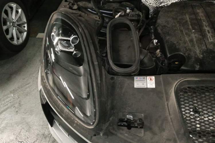 Used Porsche Macan 2020 Macan 2.0T Engine Bay Right