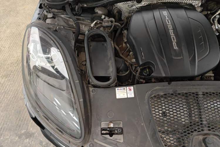 Used Porsche Macan 2020 Macan 2.0T Engine Bay Right