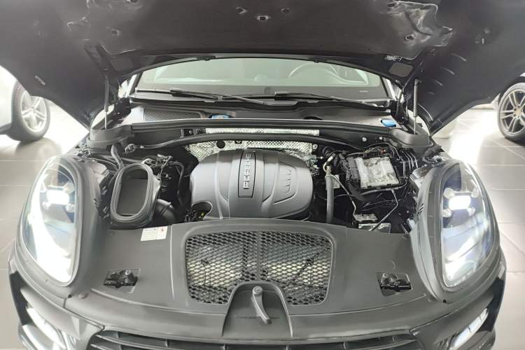 Used Porsche Macan 2020 Macan 2.0T Engine Bay