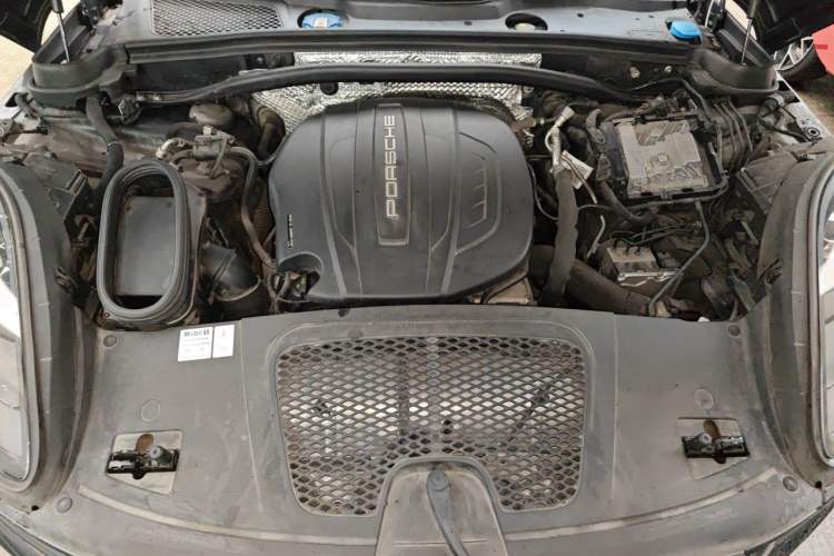 Used Porsche Macan 2020 Macan 2.0T Engine Bay