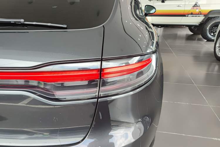 Used Porsche Macan 2020 Macan 2.0T Exterior 3