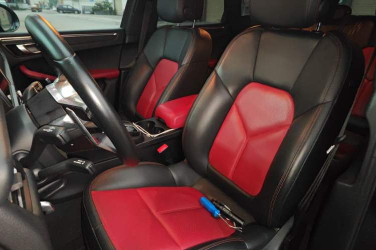 Used Porsche Macan 2020 Macan 2.0T Left Front Seat