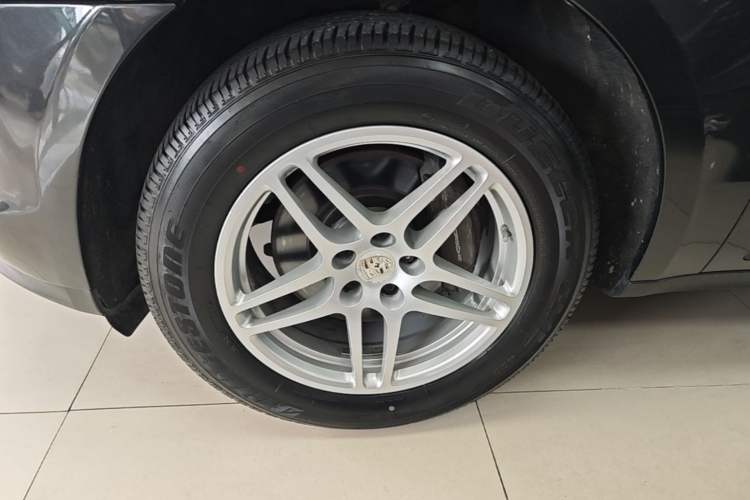 Used Porsche Macan 2020 Macan 2.0T Left Front Wheel Hub
