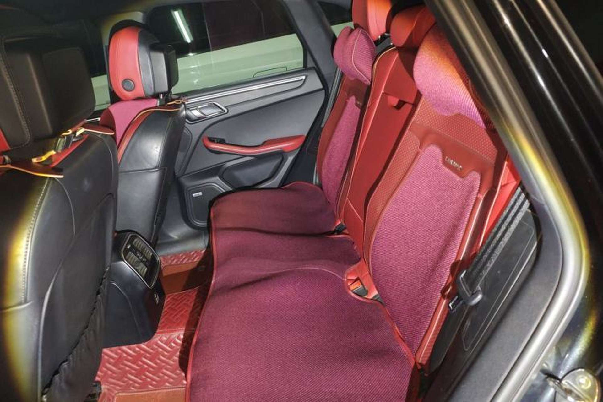 Used Porsche Macan 2020 Macan 2.0T Left Rear Seat