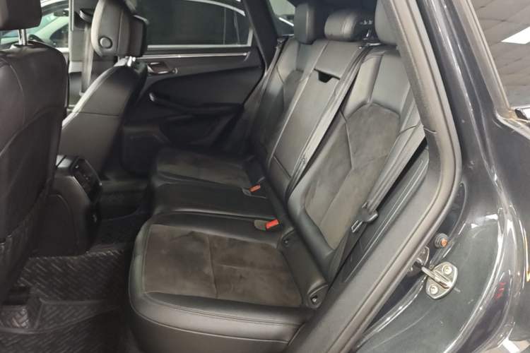 Used Porsche Macan 2020 Macan 2.0T Left Rear Seat