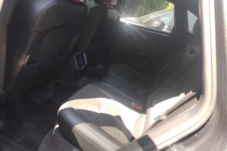 Used Porsche Macan 2020 Macan 2.0T Left Rear Seat