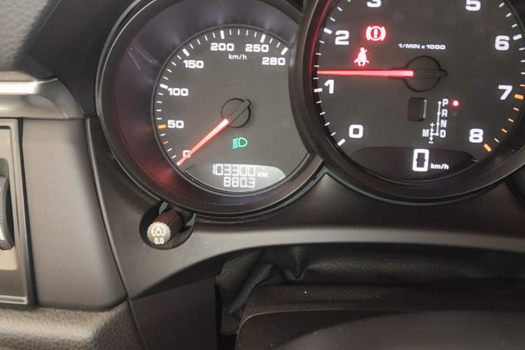 Used Porsche Macan 2020 Macan 2.0T Odometer Close Up