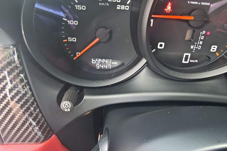 Used Porsche Macan 2020 Macan 2.0T Odometer Close Up