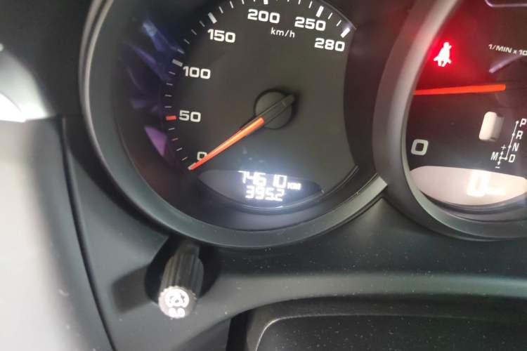 Used Porsche Macan 2020 Macan 2.0T Odometer Close Up
