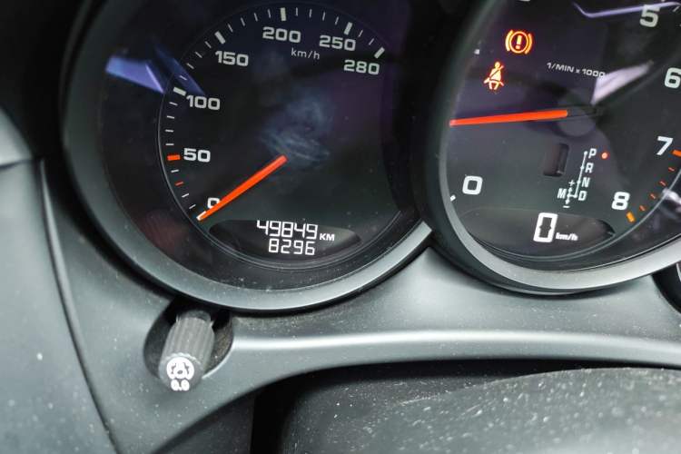 Used Porsche Macan 2020 Macan 2.0T Odometer Close Up