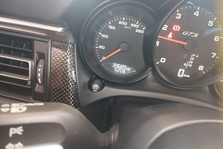 Used Porsche Macan 2020 Macan GTS 2.9T Odometer Close Up