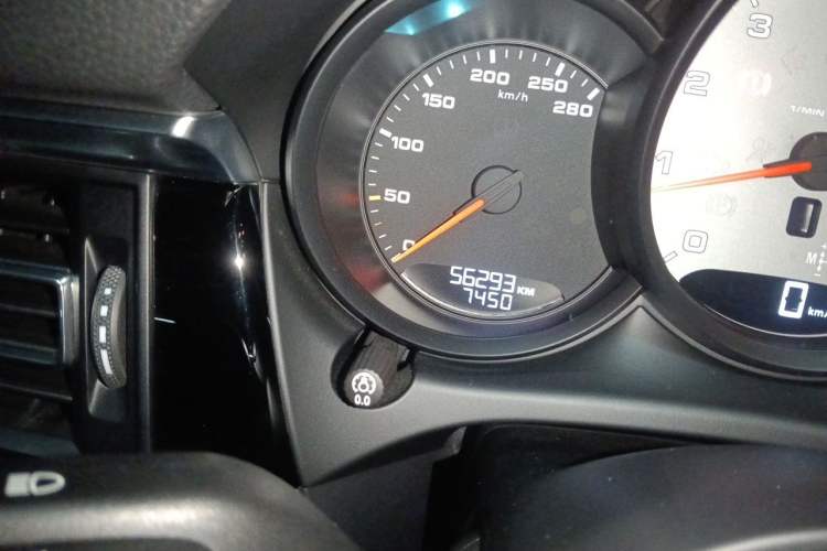 Used Porsche Macan 2020 Macan S 3.0T Odometer Close Up