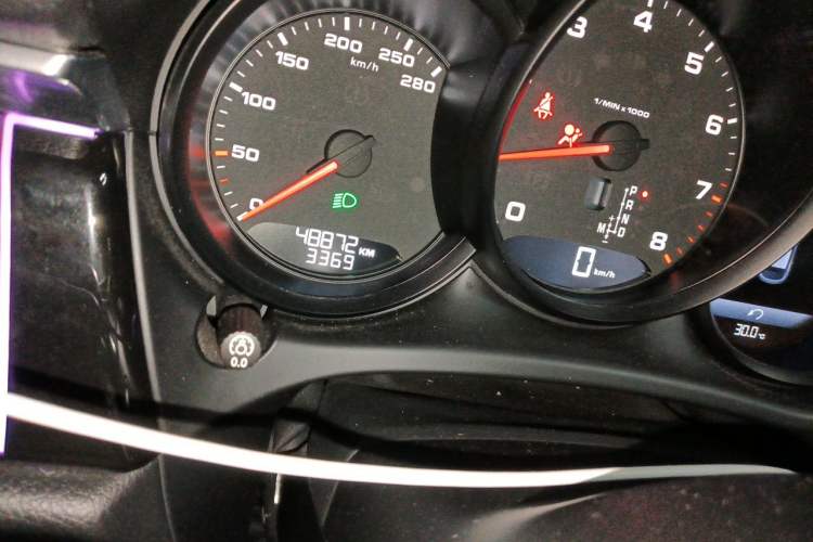 Used Porsche Macan 2020 Macan 2.0T Odometer Close Up