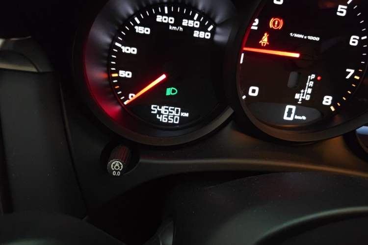 Used Porsche Macan 2020 Macan 2.0T Odometer Close Up