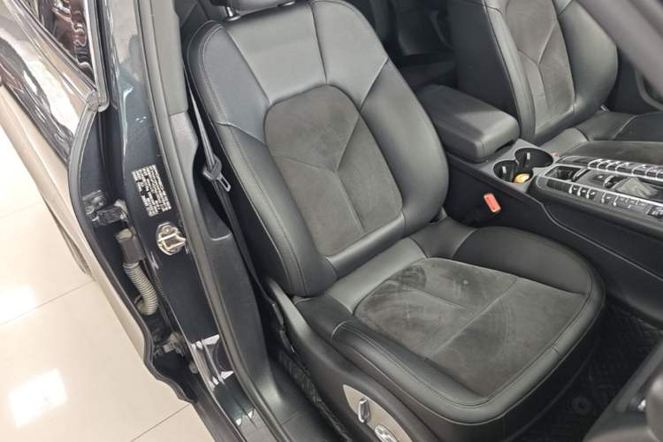 Used Porsche Macan 2020 Macan 2.0T Right Front Seat
