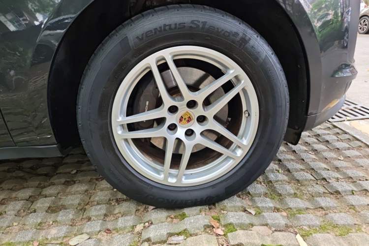 Used Porsche Macan 2020 Macan 2.0T Right Front Wheel Hub