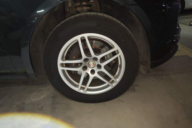 Used Porsche Macan 2020 Macan 2.0T Right Front Wheel Hub