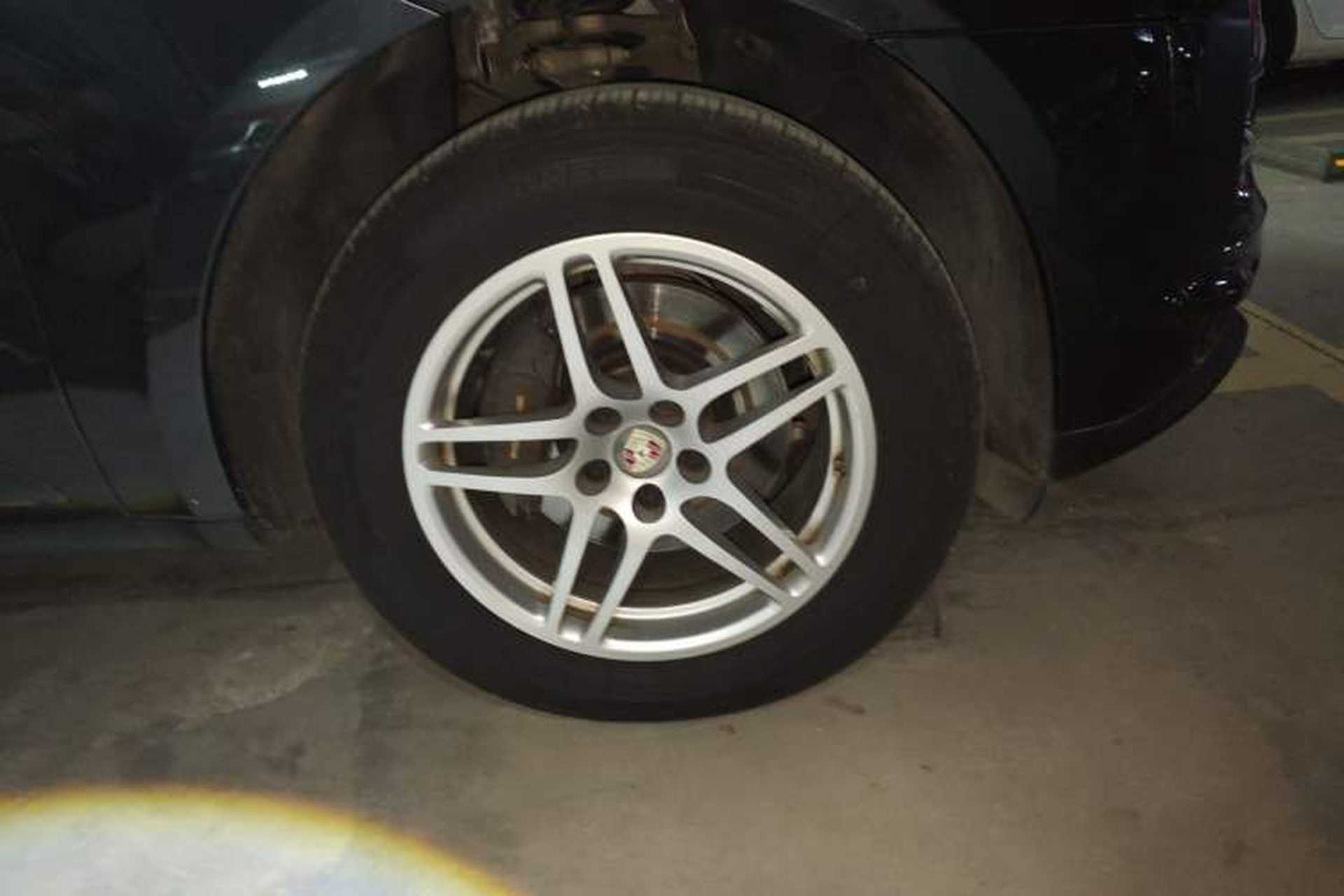 Used Porsche Macan 2020 Macan 2.0T Right Front Wheel Hub