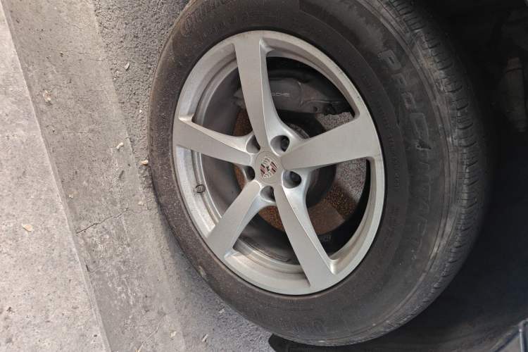 Used Porsche Macan 2020 Macan 2.0T Right Front Wheel Hub