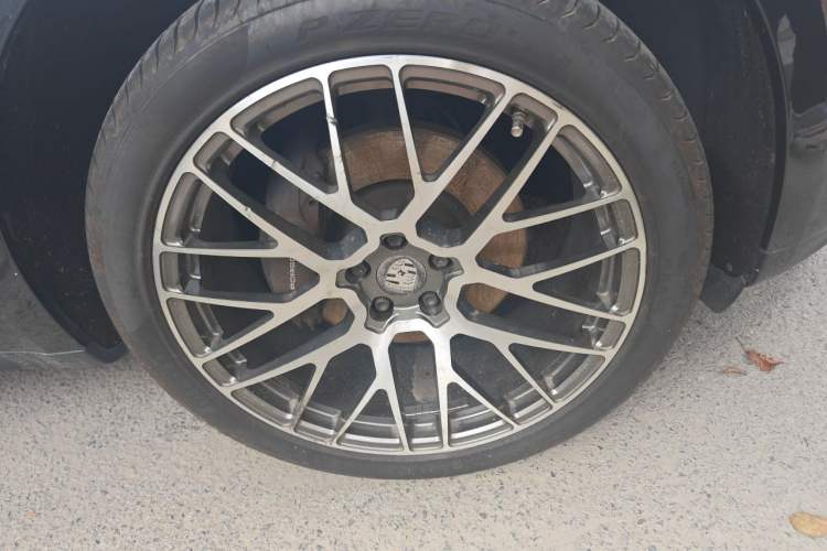 Used Porsche Macan 2020 Macan 2.0T Right Front Wheel Hub