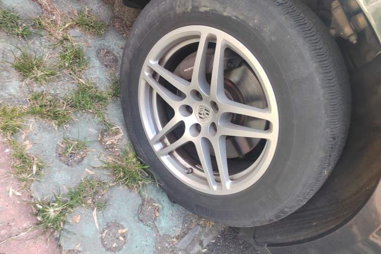 Used Porsche Macan 2020 Macan 2.0T Right Front Wheel Hub