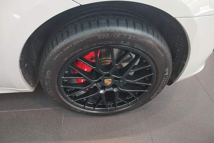 Used Porsche Macan 2020 Macan GTS 2.9T Right Front Wheel Hub
