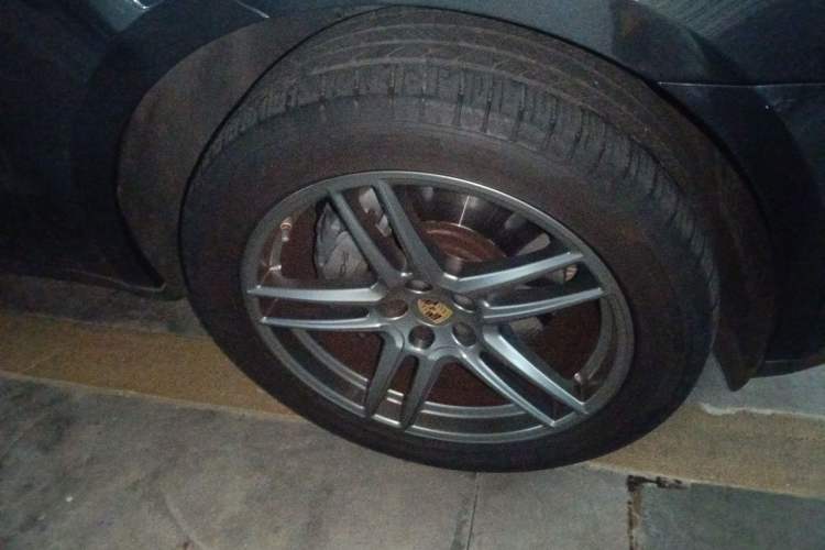 Used Porsche Macan 2020 Macan S 3.0T Right Front Wheel Hub