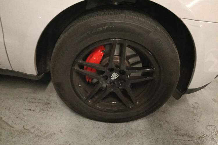Used Porsche Macan 2020 Macan 2.0T Right Front Wheel Hub