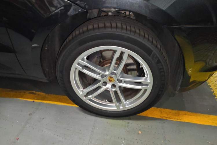 Used Porsche Macan 2020 Macan 2.0T Right Front Wheel Hub