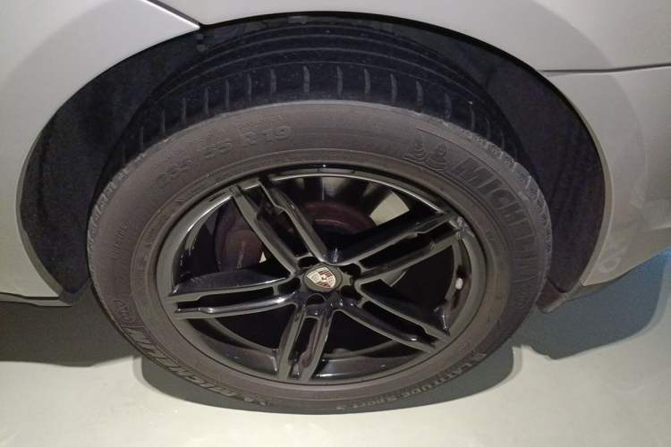 Used Porsche Macan 2020 Macan 2.0T Right Front Wheel Hub