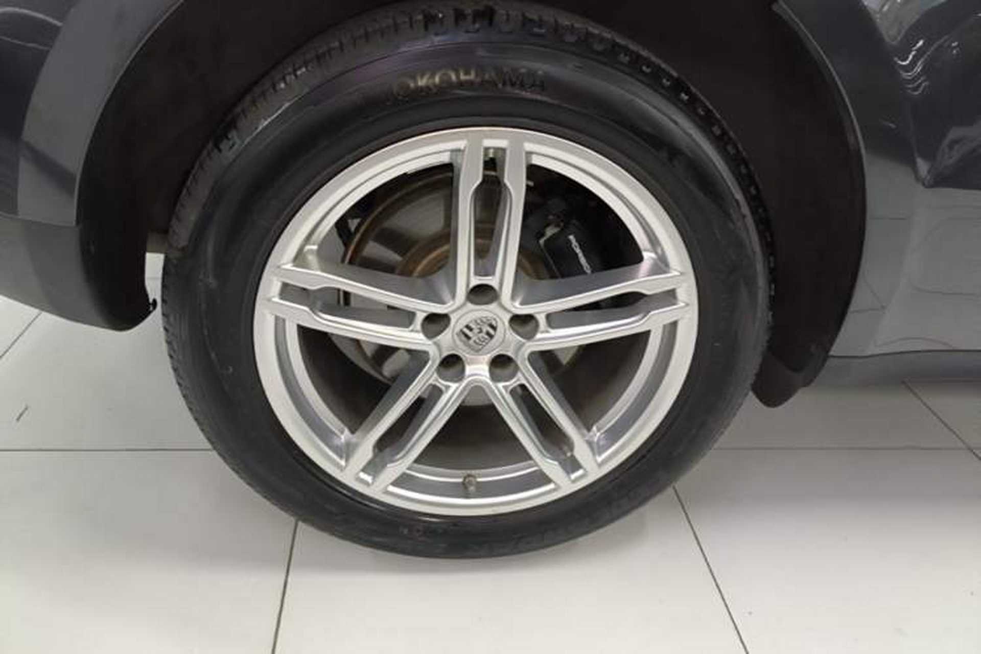 Used Porsche Macan 2020 Macan 2.0T Right Rear Wheel Hub