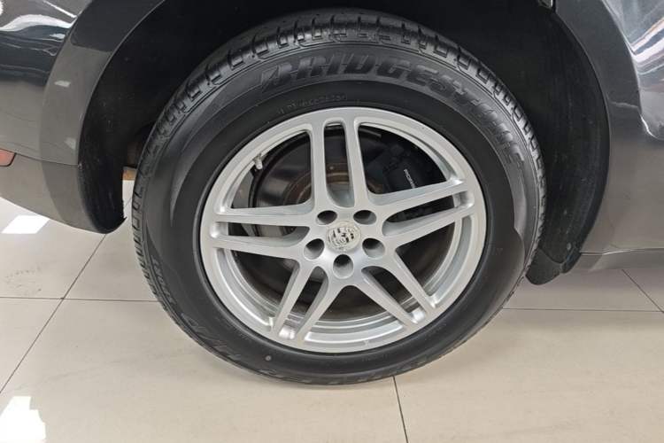 Used Porsche Macan 2020 Macan 2.0T Right Rear Wheel Hub