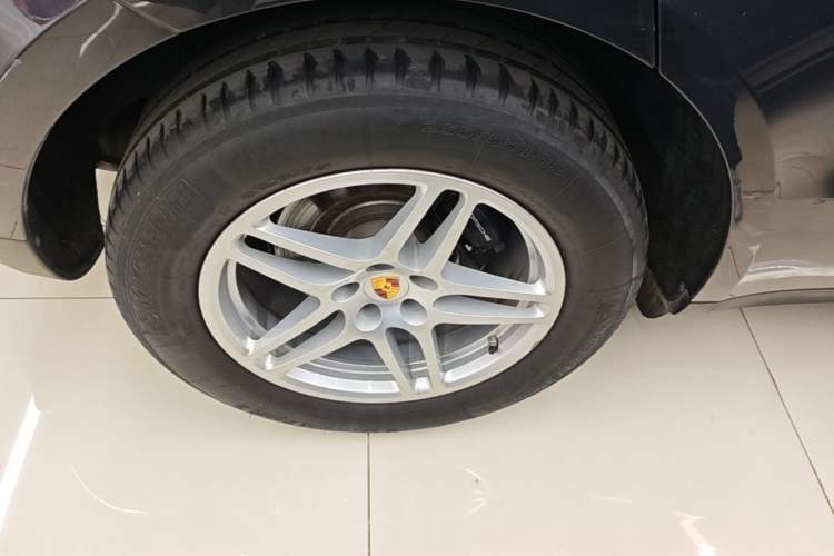 Used Porsche Macan 2020 Macan 2.0T Right Rear Wheel Hub
