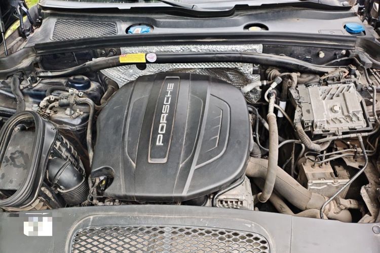 Used Porsche Macan 2020 Macan 2.0T Engine Bay