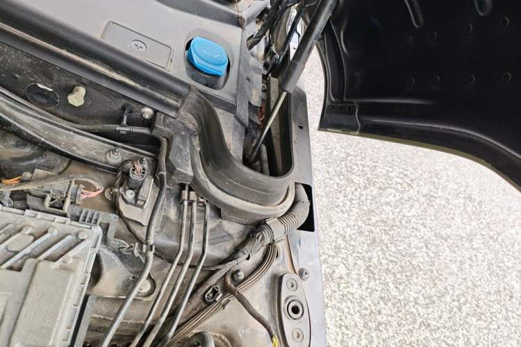 Used Porsche Macan 2020 Macan 2.0T Engine Bay Left