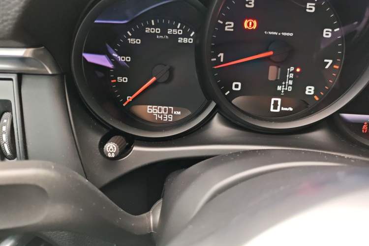 Used Porsche Macan 2020 Macan 2.0T Odometer Close Up