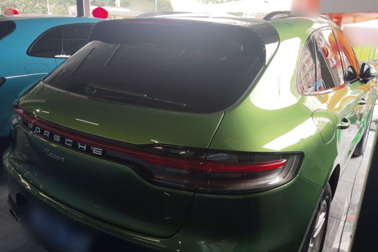 Used Porsche Macan 2020 Macan 2.0T Rear Right 45 Deg