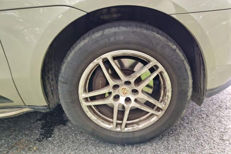 Used Porsche Macan 2020 Macan 2.0T Right Front Wheel Hub