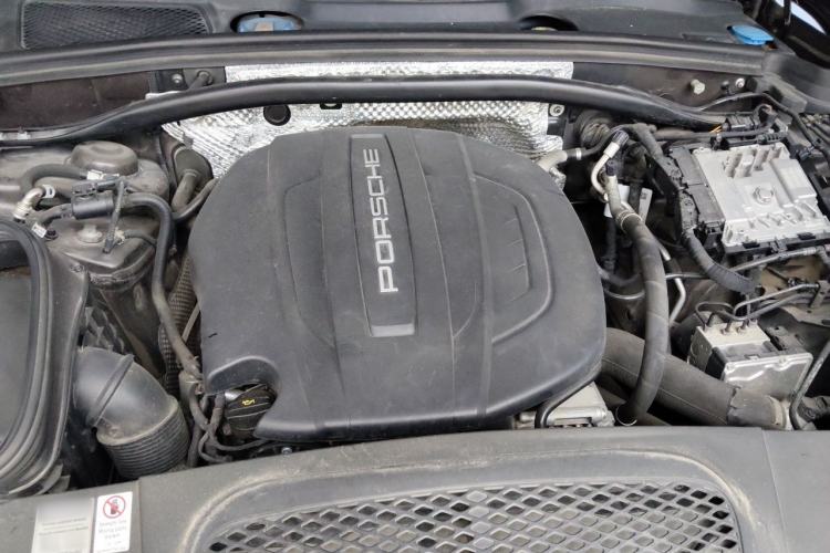 Used Porsche Macan  Engine Bay