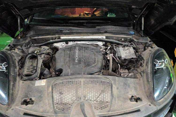 Used Porsche Macan 2020 Macan 2.0T Engine Bay