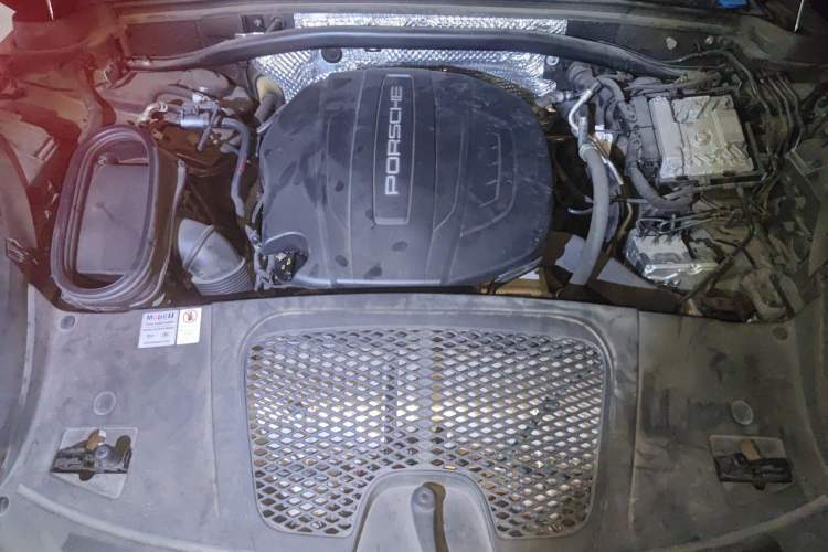 Used Porsche Macan 2020 Macan 2.0T Engine Bay