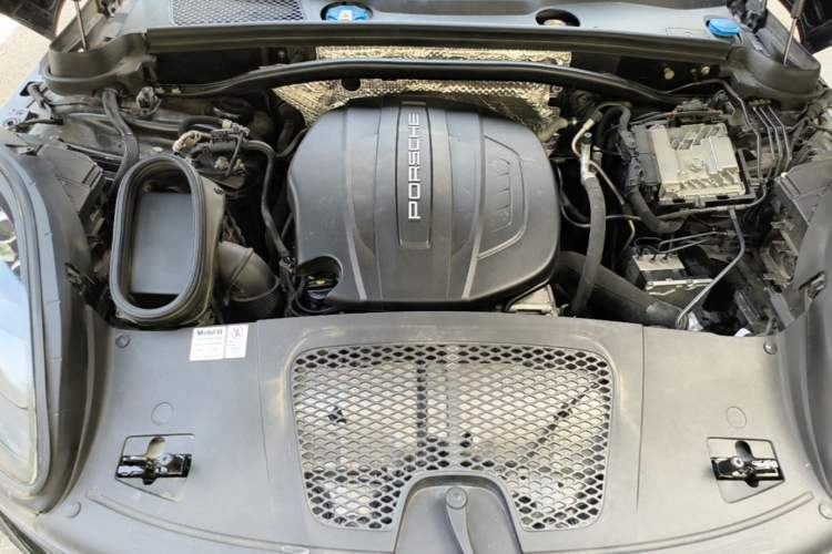 Used Porsche Macan 2020 Macan 2.0T Engine Bay